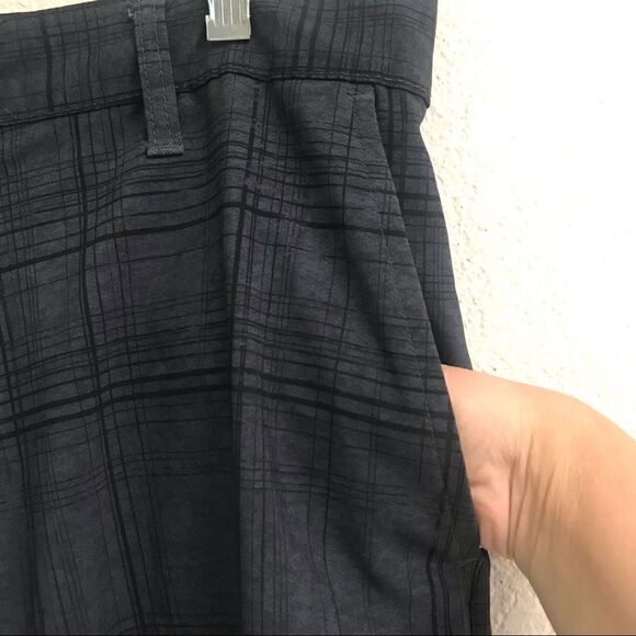 Burnside black plaid board shorts 36 - Picture 3 of 7